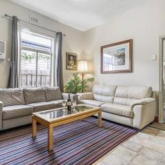 Spacious Urban Delight in Coburg
