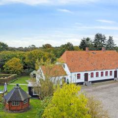 580 M2 Countryside Idyll With Activity Room