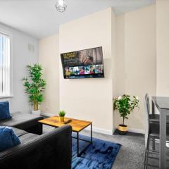 Two Bedroom Apartment - Single Beds - Accommodates 3 - Street Parking - Top Rated -WBB