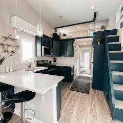 Beautiful and Elegant River Front Cottage