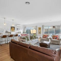 Curlewis home by the Bay