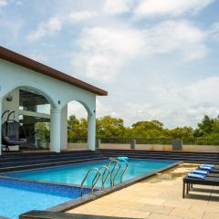 Botanica 1BHK Modern Apartments 10 mins from Candolim beach With Pool & Gym & Wifi & Kitchen & Security