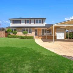 Sunny 5BR House with Private Pool in Carlingford