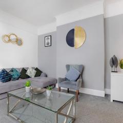 Spacious 3-Bed Home in South Shields, Sleeps 8