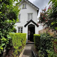 Stunning Town house with parking, fire, games room