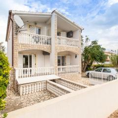 2 Bedroom Stunning Apartment In Nin