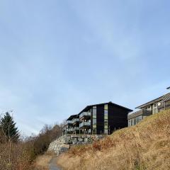 2 Bedroom Cozy Apartment In Ålesund