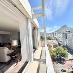 Luxury Residence at Taj Cape Town - Top Corner Apartment with Balcony - Newly Renovated