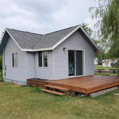 Lyman's Cozy Lakefront Cottage