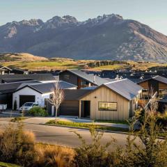 3 mins to Remarkable resort