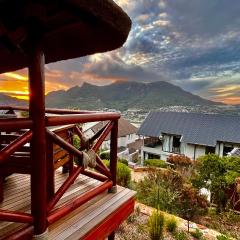 Pepper House Villa ,Housekeeper , heated pool , Hot tub, backup solar and water systems