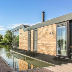 Cozy Ship In Ohé Laak With Kitchen