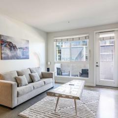 2BR Luxury Oasis Stay Hollywood av