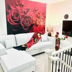 Edmonton Family Luxury Home AirHoky,PooLTable 14 Min Airport and Edmonton South, Party or Events Strictly Restricted