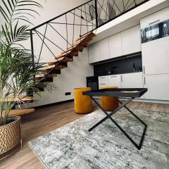 Sunny loft 24x7 x free parking x close to old town by H&H