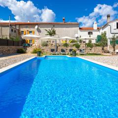 2 Bedroom Pet Friendly Home In Brzac