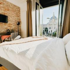 Chic Urbana: 140sqm 5-Bedroom Downtown Gem