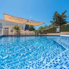 2 Bedroom Nice Home In Novalja