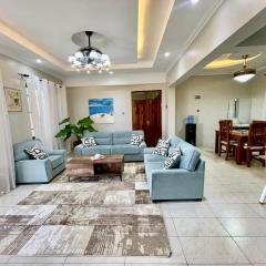 Zuri's Luxurious Oceanview Penthouse, Meters from the beach