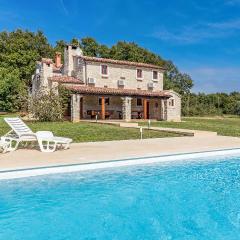 4 Bedroom Awesome Home In Pula