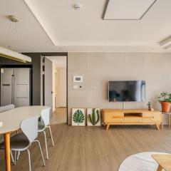 10 minutes from the airport, central Jeju Nohyeong-dong, 3 rooms, 4 doule beds, 2 bathrooms