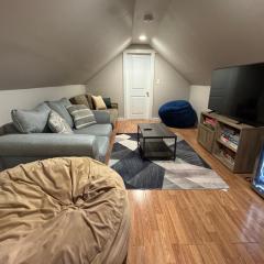 Modern Large 4-Bedroom 2 Floor Getaway w Game Lounge - Close to NYC