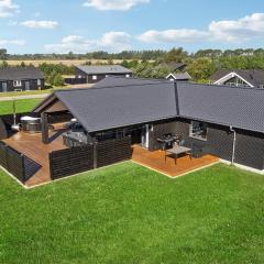 Lovely Home In Væggerløse With Kitchen