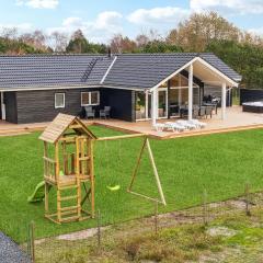 Beautiful Home In Rødby With Kitchen