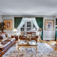 Center to all of Rochester's entertainment - 5 bedroom home