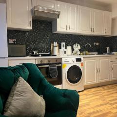 Beautiful 3-Bedroom Apartment in Central B'ham