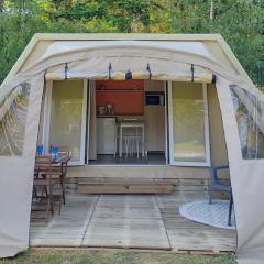 Nice tent lodge with a microwave, in the Ardennes