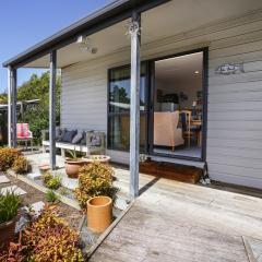 The Bach at Old Broadway - Waikuku Beach Retreat
