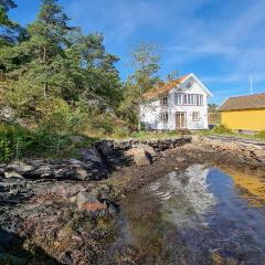 Stunning Home In Stillingsön With Kitchen