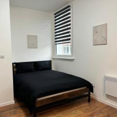 Studio in bolton town, short stay studio 9