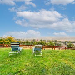 Hot Tub and Sweeping Views Apt in Clarkston!