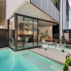 The Smith luxury holiday home near beach