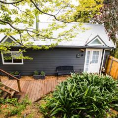 Newly Renovated 100 Year Old Bliss Cottage - Adaline