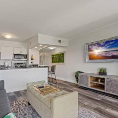 Waterfront Balcony Pool AC Smart TV