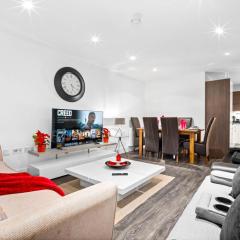 Luxury City Centre 3Bedroom 5Beds Apartment with Allocated Parking