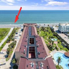 Oceanview Two Balconies Heated Pool Walk to beach