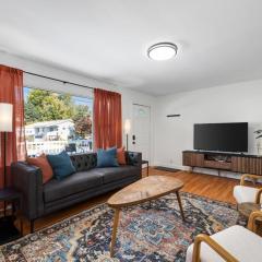 A Pop of Color - 3BD in the Heights w 3 King Beds