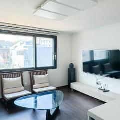 3BR Jong-RO Family House, 4Beds, 6 people