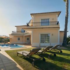 Villa Monte das Oliveiras with Private Pool