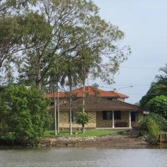 Waterfront house in Currumbin