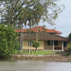 Waterfront house in Currumbin