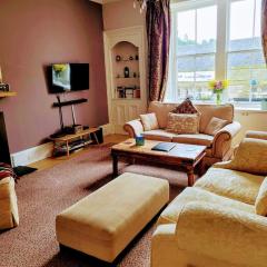 Huge 4 Bed Apt - Perfect Base to Explore The Borders