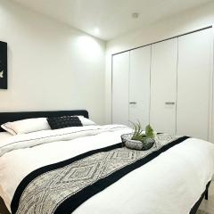 Roppongi 4 minutes, 4 person ,Dyson hair dryer, POLA toiletries