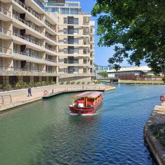 Fabulous canal view AND Walk to CTICC and V and A Waterfront