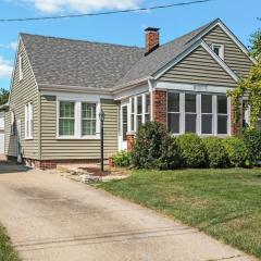 The Midcentury Cottage - Spacious 2BD with KING bed