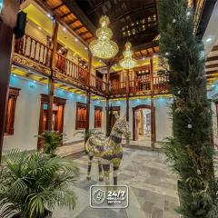 Hotel & Rooftop King Experience by David